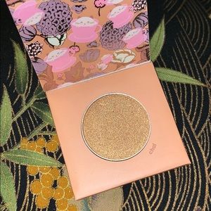 🆕 Winky Lux “Chai” highlighter/eyeshadow sample